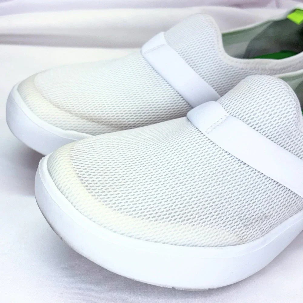 Oofos OOmg eeZee Low Slip-On Shoes Knit White On White Mens Size 7 EU 38